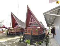 Kenalkan Budaya Batak, Kementerian PUPR Ajak Wisatawan Menginap di Sarhunta Danau Toba