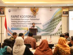 Sekjen Kemendagri Dorong Penerapan SPBE Semudah Aplikasikan WhatsApp