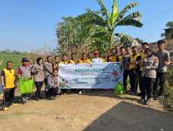 Sambut Hari Ulang Tahun Humas Polri ke-72, Polres Gowa Gelar Penghijauan di Bantaran Sungai Je’ne Berang