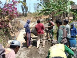 Wujud Kekompakan, Babinsa Pos Wonotirto Bersama Warga Masyarakat Laksanakan Pembangunan Jalan