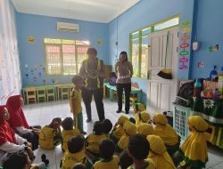 Tingkatkan Literasi di Indonesia, Sat Lantas Bagikan Buku serta Berikan Himbauan Tertib Lalu Lintas