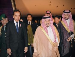 Dari RRT, Presiden Jokowi dan Ibu Iriana Tiba di Riyadh