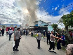 6 Unit Ruko Terbakar di Jalan Irian Wamena