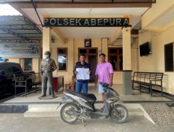 Tim Opsnal Polsek Abe Serahkan 1 Unit Motor Hasil Curanmor Kepada Pemiliknya