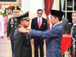 Presiden Jokowi Lantik Agus Subiyanto sebagai KSAD di Istana Negara