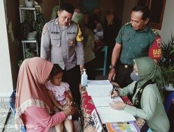 Peduli Kesehatan Generasi Penerus Bangsa, Babinsa Pos Selopuro Dampingi Kegiatan Posyandu Balita