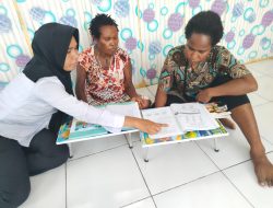 Di Rumah Honai Gabus Pintar, Srikandi Cycloop Ajarkan Keaksaraan