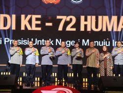 Hadiri Puncak Hari Jadi ke-72, Kapolri Berikan Dua Hadiah untuk Divisi Humas Polri