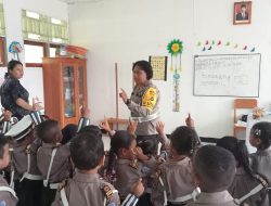 Polisi Sahabat Anak, Kasat Lantas Sambangi TK Kemala Bhayangkari 18 Waropen