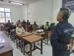 Bid Humas Polda Papua Berikan Materi Etika Jurnalistik kepada Peserta Pelatihan di Media Jubi