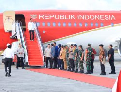 Kapolda Papua Sambut Kedatangan Presiden Joko Widodo di Kabupaten Biak Numfor, Provinsi Papua