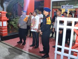 Kapolda Papua Sambut Kedatangan Kapolri di Kabupaten Biak Numfor, Papua