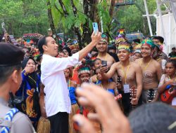 Presiden Jokowi Hadiri Puncak Acara Sail Teluk Cenderawasih 2023 di Biak