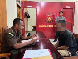 Penyerahan Tersangka Pengeroyokan dan Barang Bukti ke Kejaksaan Negeri Nabire