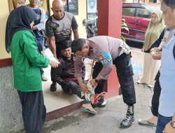 Tanggap dan Responsif, Personil Polsek Somba Opu Bantu Korban Laka Lantas