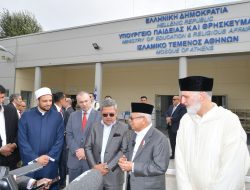 Salat Jumat di Masjid Athena, Wapres Apresiasi Keberadaan Komunitas Muslim