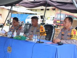 Karo Ops Polda Papua Serahkan Bantuan Kepada Korban Kebakaran Aspol Polres Jayawijaya