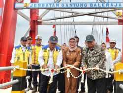 Tingkatkan Konektivitas Antar Desa di Subang dan Indramayu, Menteri Basuki Resmikan Jembatan Gantung Baleraja