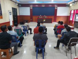 Kasubsi PID Humas dan Ka SPKT Polres Gowa Berikan Arahan kepada Kanit dan BA SPKT