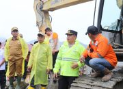 Kapolda Sumut Salurkan Bantuan dan Pastikan Pencarian Korban Longsor di Humbahas