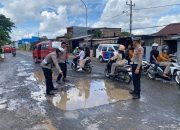 Antisipasi Kecelakaan, Kasat Lantas Polres Gowa Turun Langsung Survey Jalan Rusak