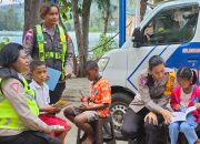 Ajarkan Tertib Lalulintas, Sat Lantas Kunjungi Anak-anak di Pantai Cibery