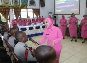 Bhayangkari Daerah Papua Berikan Pembekalan Kepada Siswa Bintara Polri