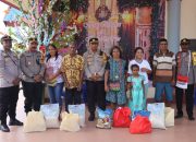 Peduli Kasih Kapolda Papua, Polres Mappi Bagikan Bingkisan Natal Kepada Masyarakat