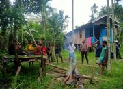 Bhabinkamtibmas Kampung Baburia Himbau Warganya Untuk Tetap Tenang Pasca Meninggalnya Mantan Gubernur Papua