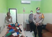 Kapolres Gowa Tunjukkan Kepedulian, Besuk Bhayangkari dan Anak Anggotanya yang sedang Dirawat di Rumah Sakit