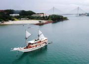 Menikmati Sensasi Berlayar dengan Kapal Phinisi di Perairan Kepulauan Riau