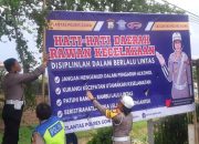 Minimalisir Laka Lantas, Sat Lantas Polres Gowa Boomingkan Spanduk di Jalan Raya