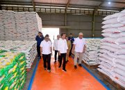 Mendag Mendampingi Presiden RI Meninjau Gudang Bulog di Serang