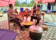 Polri Hadir di Masyarakat, Polsek Tojo Buka Dapur Umum Pasca Banjir