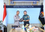 Kadiv Humas Terima Kunjungan Kapuspen TNI, Sinergitas Kunci Lewati Tantangan