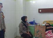 Rasa Empati, Kapolsek Marawola Besuk Penyelenggara Pemilu yang Sakit
