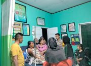 Gerak Cepat Personel Polsek Manuju Amankan TKP Kebakaran Rumah Panggung