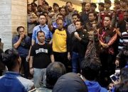 Rekap Suara di Hotel Aston, Ribuan Massa Pendukung PAN Jember Tuntut KPUD Kembalikan Suara yang Hilang