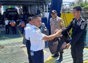 Monitoring Keberangkatan Kapal, ini yang Dilakukan Bhabinkamtibmas Polsek Ampana Tete di Pelabuhan Ferry Uebone