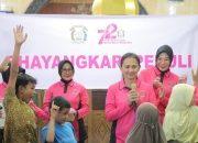 Sapa Pengungsi Banjir Bandang Sumbar, Ketum Bhayangkari Hibur Anak-Anak Pengungsi