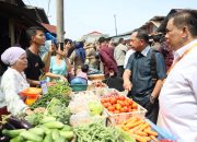 Mendagri Tito Interaksi dengan Pedagang, Cek Harga di Pasar Senggol Dumai