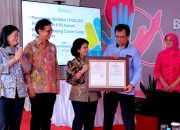 BPOM Serahkan Sertifikat GMP Kepada 2 UPD Rumah Sakit Vertikal Kementerian Kesehatan