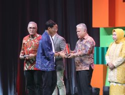 Jaksa Agung ST Burhanuddin Terima Penghargaan Kreatif untuk Keterlibatan dan Kolaborasi Komunitas dalam IDeafest 2024