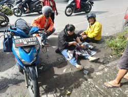 Driver Ojol Luka-Luka Usai Diserempet Mobil Rush