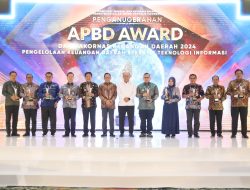 Buka Penganugerahan APBD Award 2024, Mendagri Minta Pemda Perkuat Ekonomi Nasional