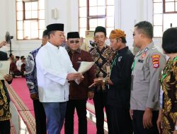 Serahkan 1.334 Sertipikat se-Banten, Menteri Nusron Komitmen Tingkatkan Sertipikasi Tanah Wakaf dan Rumah Ibadah