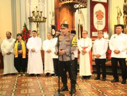 Misa Malam Natal Menkopolkam-Kapolri Sambangi Gereja Katedral Jakarta