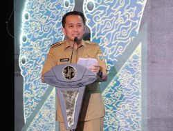 Dirjen Bina Keuda Kemendagri Agus Fatoni Terima Penghargaan dari Kementerian BUMN sebagai Pembina Samsat Nasional
