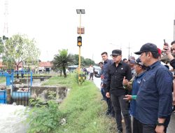 Tinjau Irigasi di Karawang, Wamendagri Serap Aspirasi Petani Mengenai Persoalan Pangan
