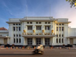 Wamen Diana Dampingi Menlu Sugiono Tinjau Persiapan Revitalisasi Gedung Merdeka
